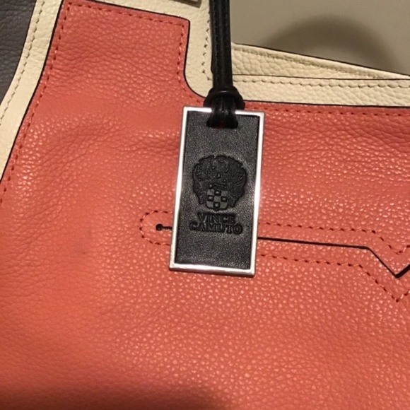 😎Vince Camuto, see photos, great cond., super clean inside, great leather 🔥 - Picture 2 of 8